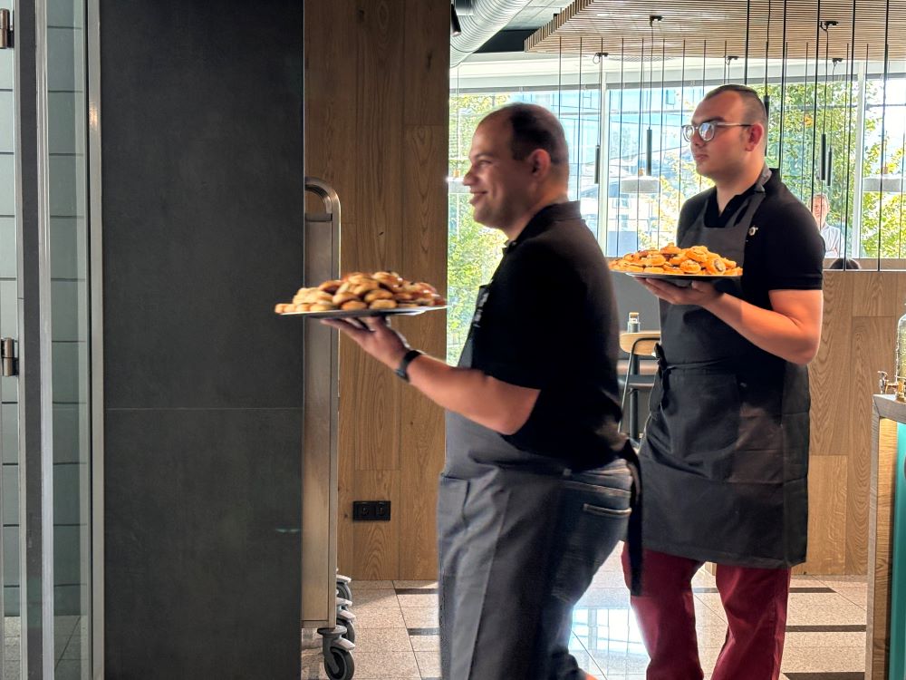 bistro 2 | default.project.name