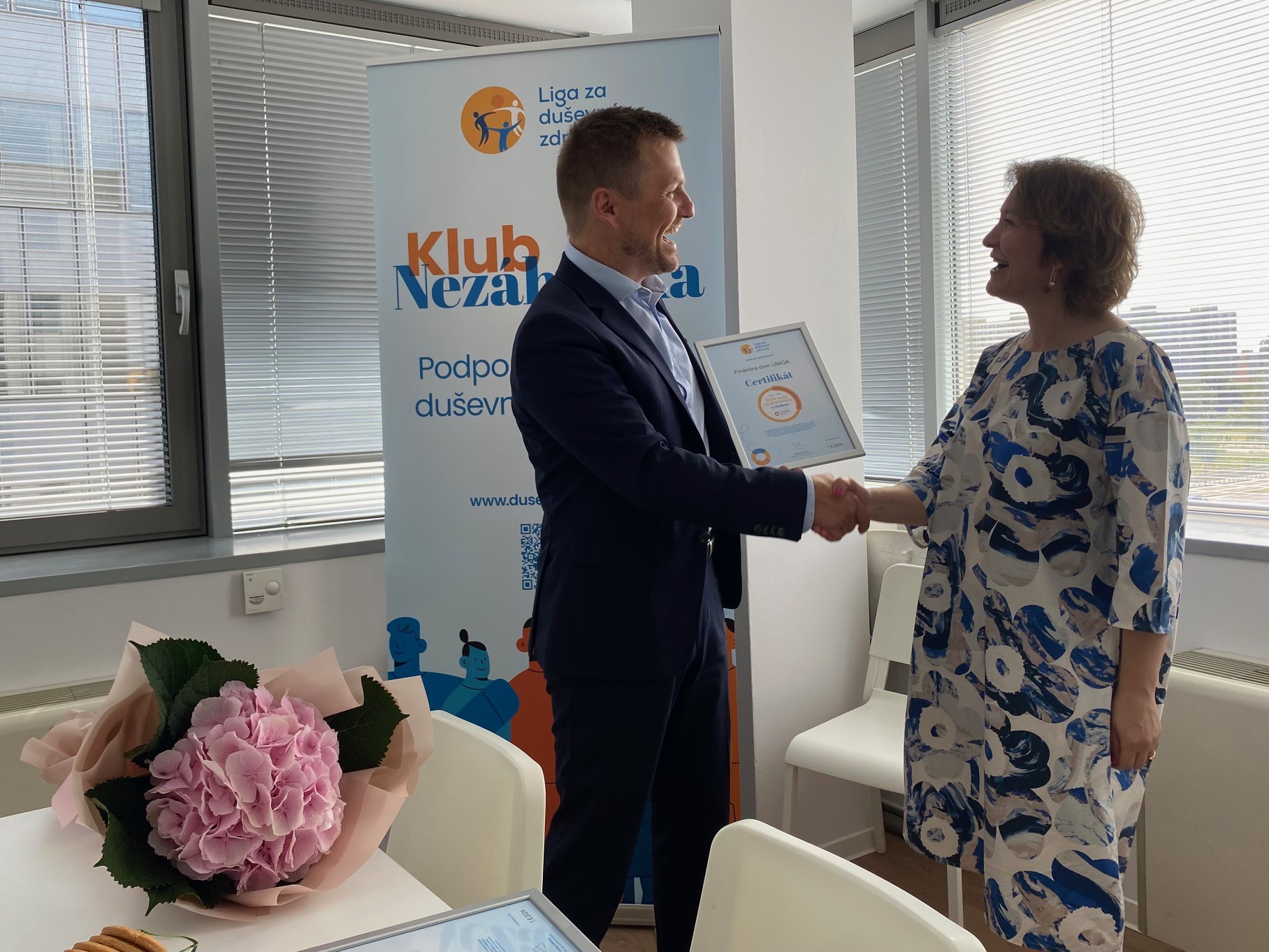 uniqa ganna pidgorna andrej vrsansky prevzatie certifikatu prva pomoc dusevne zdravie liga za dusevne zdravie | default.project.name